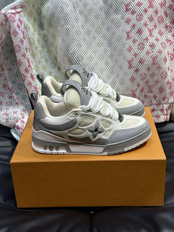 LOUIS VUITTON SNEAKERS (29)