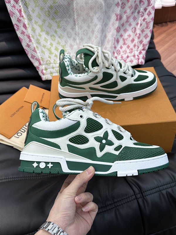 LOUIS VUITTON SNEAKERS (39)