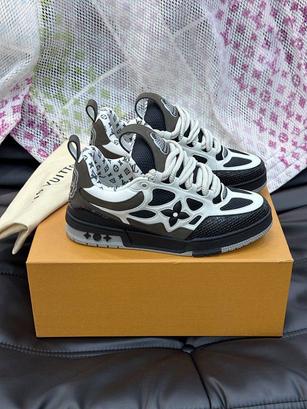 LOUIS VUITTON SNEAKERS (33)