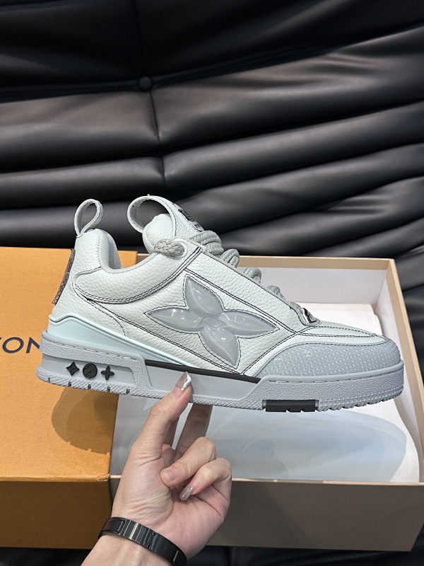 LOUIS VUITTON SNEAKERS (38)
