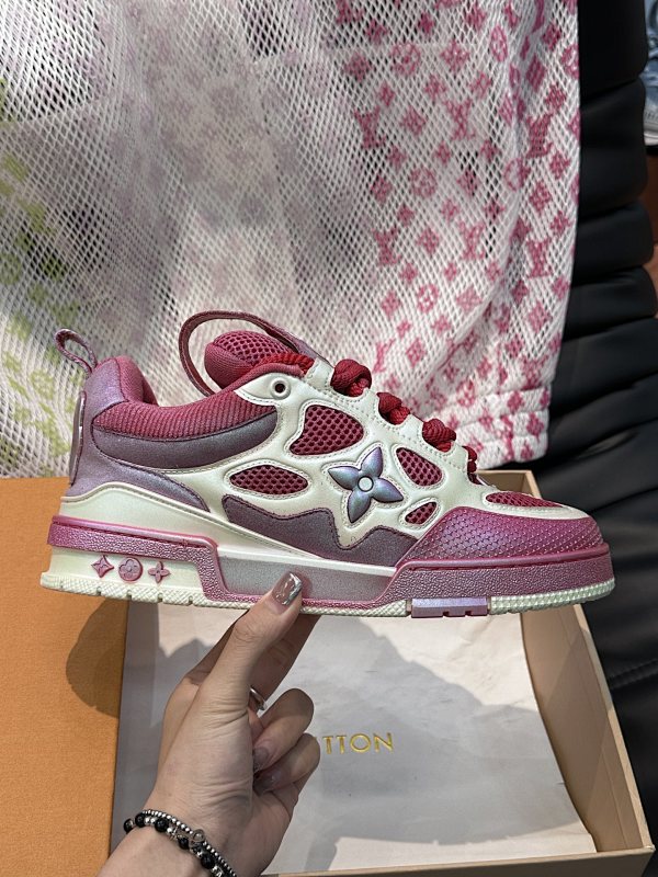 LOUIS VUITTON SNEAKERS (50)