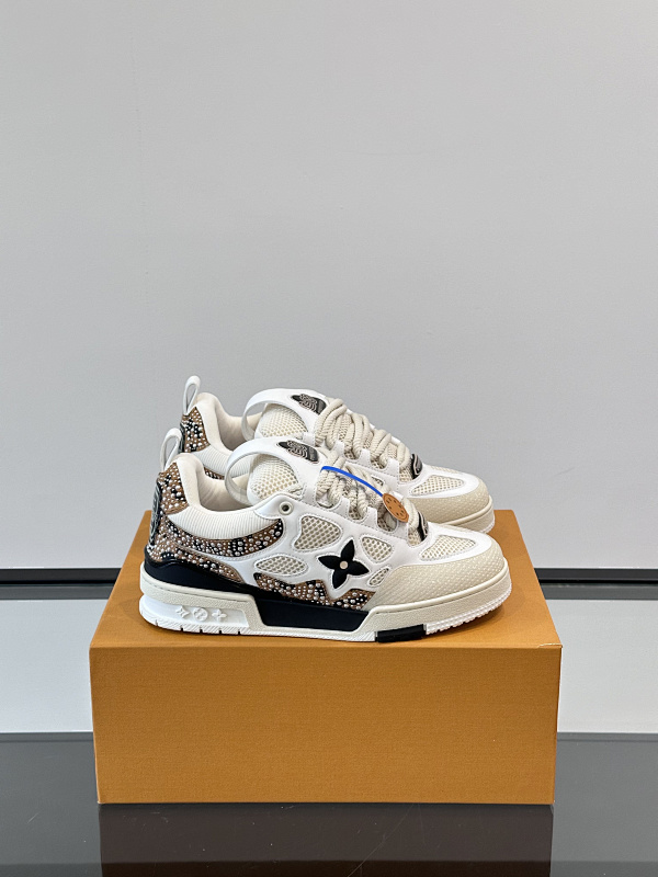 LOUIS VUITTON SNEAKERS (18)