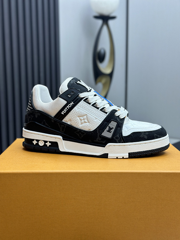 LOUIS VUITTON TRAINER (16)