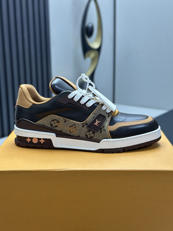 LOUIS VUITTON TRAINER (18)