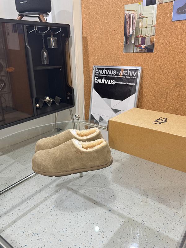 UGG Slippers (3)