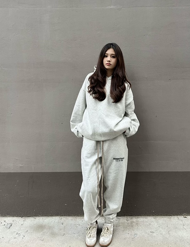 ESSENTIAL SWEATPANTS