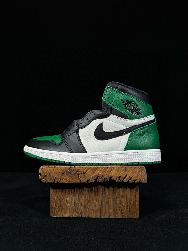 NIKE Air Jordan 1 Retro High OG "Lucky Green"