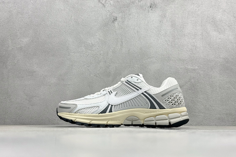 Nike Air Zoom Vomero 16