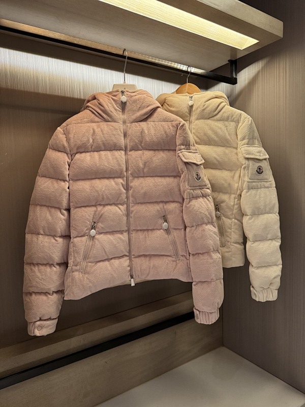 MONCLER PUFFERS (225)