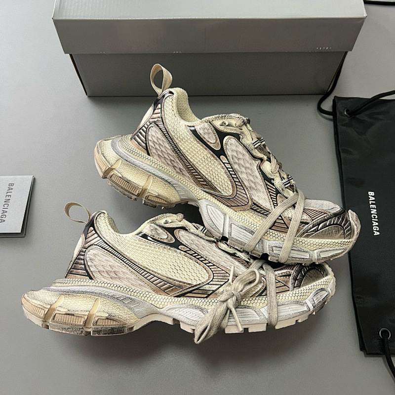 BALENCIAGA Triple S (9)