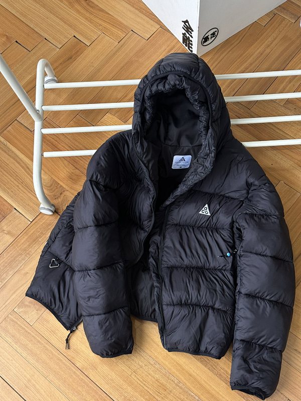 NIKE PUFFERS (17)