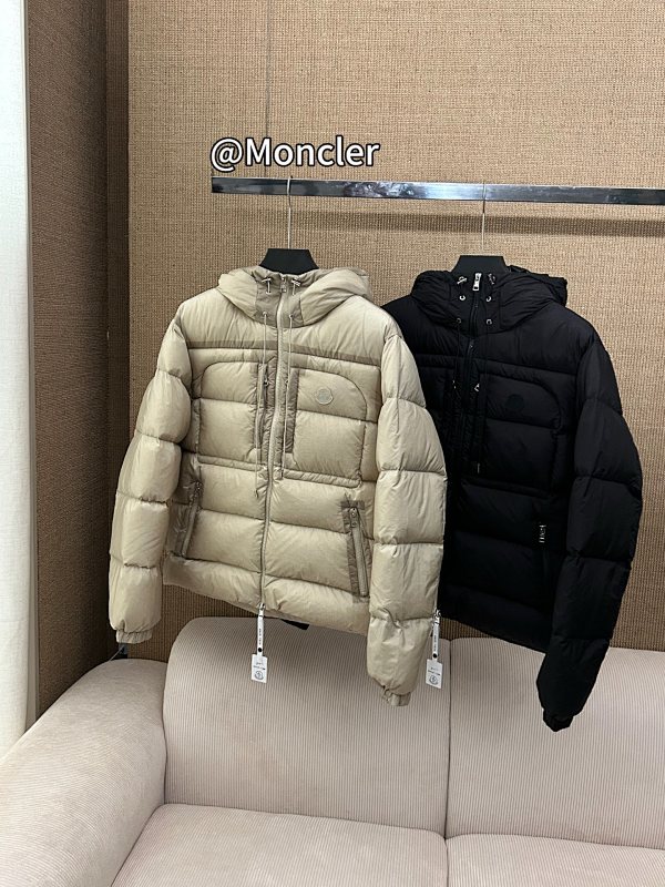 MONCLER PUFFERS (90)