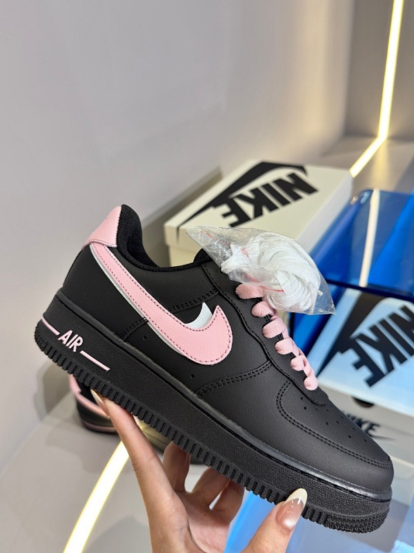 NIKE Air Force 1 Pink