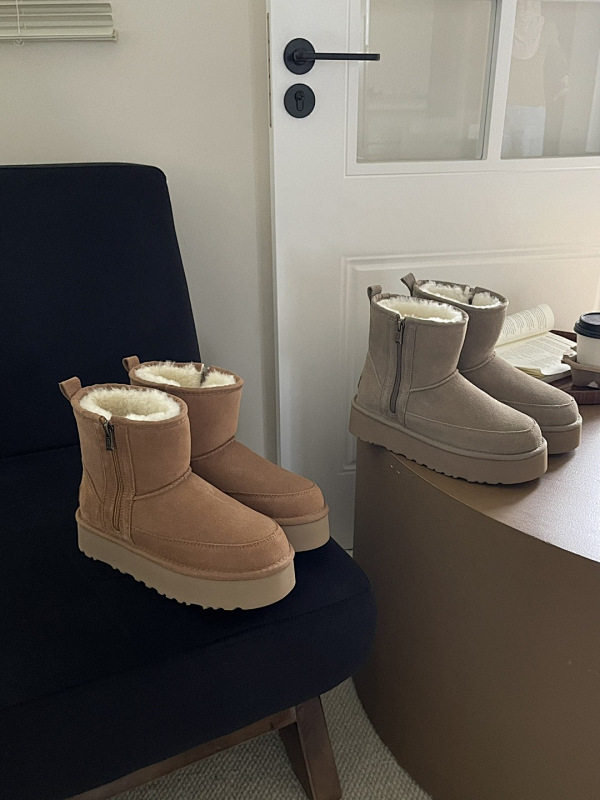 UGG Classic Mini Zip Boot