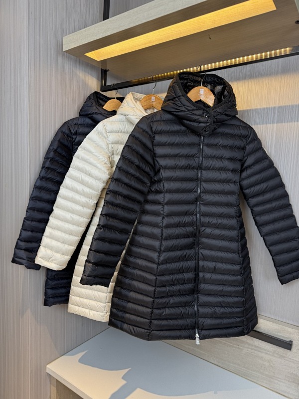 MONCLER PUFFERS (166)