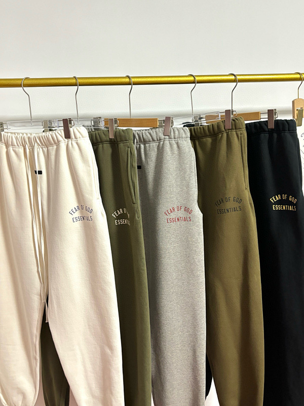 ESSENTIAL SWEATPANTS