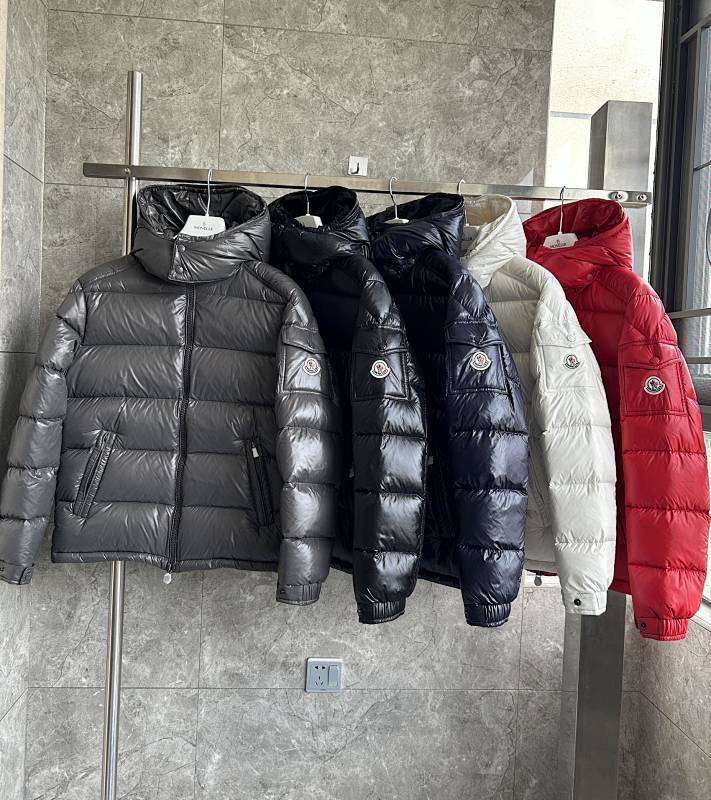 MONCLER PUFFERS (199)
