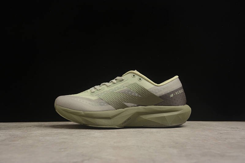 New Balance Rebel V4