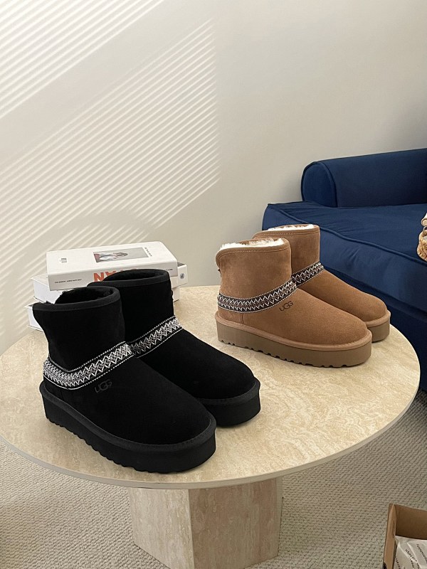 UGG Classic Cuff Mini Boot