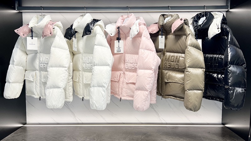 MONCLER PUFFERS (123)