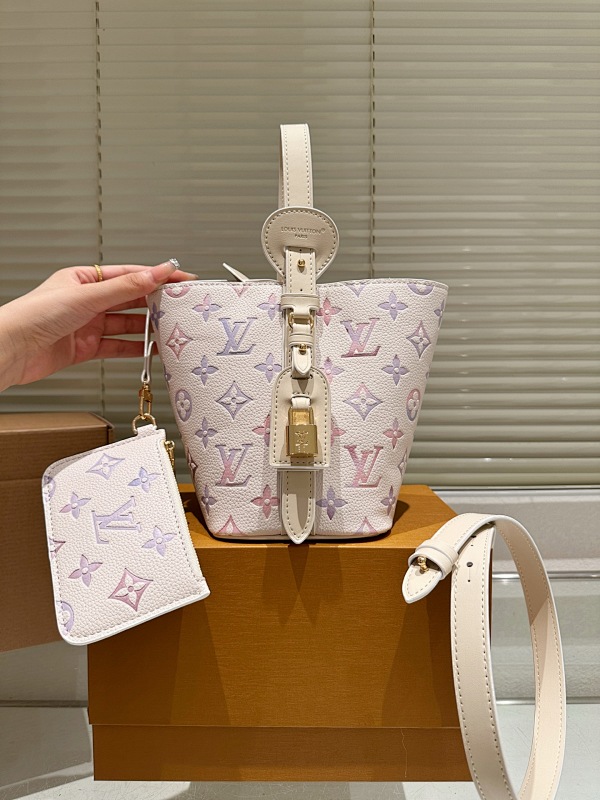 LOUIS VUITTON BAGS (256)