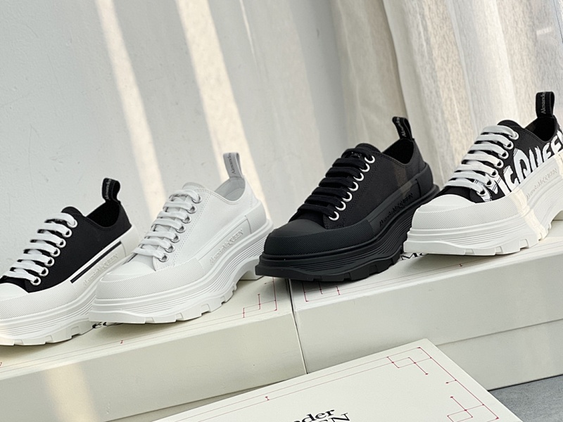 Alexander McQueen Oversized Sneaker (7)