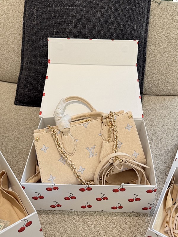 LOUIS VUITTON BAGS (60)