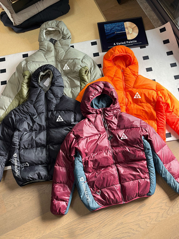 NIKE PUFFERS
