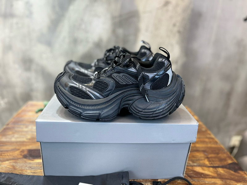 BALENCIAGA Triple S (15)