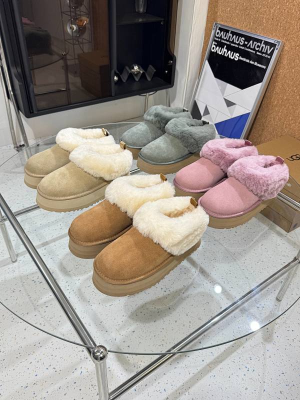UGG Classic Slippers (2)