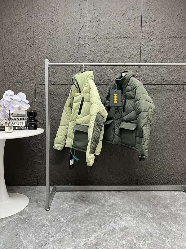 MONCLER PUFFERS (252)