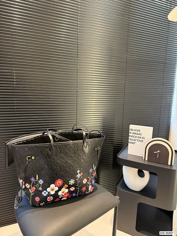 LOUIS VUITTON BAGS (499)