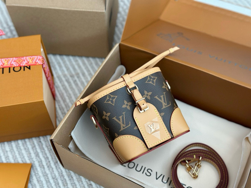 LOUIS VUITTON BAGS (416)