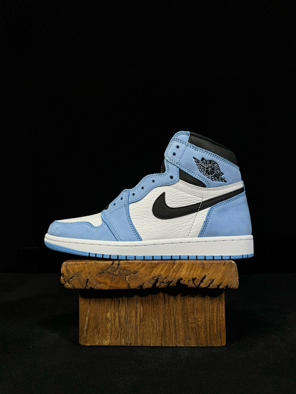 NIKE Air Jordan 1 Retro High OG 'University Blue'