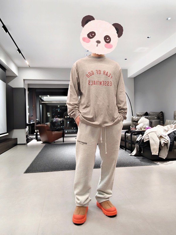 ESSENTIAL HOODIES (142)