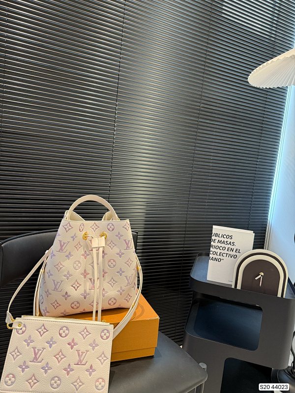 LOUIS VUITTON BAGS (167)