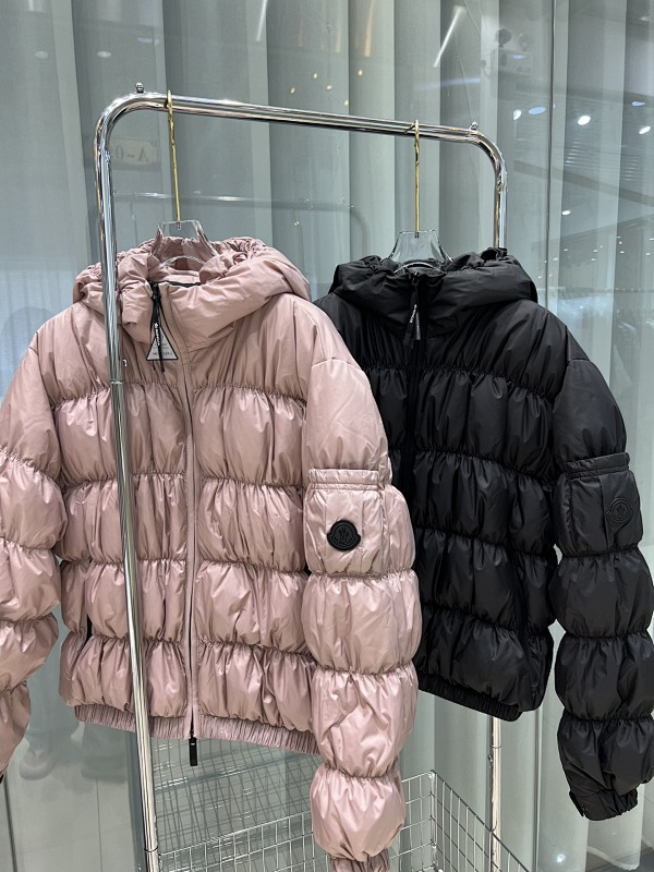 MONCLER PUFFERS (189)