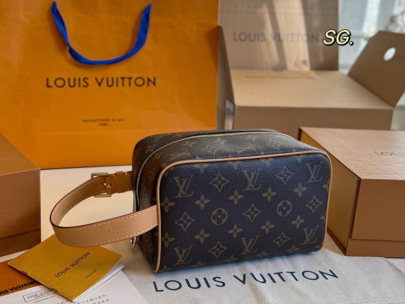 LOUIS VUITTON BAGS (40)