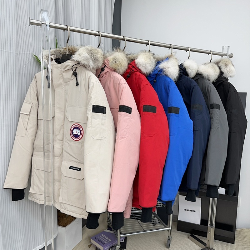CANADA GOOSE PUFFERS (112)