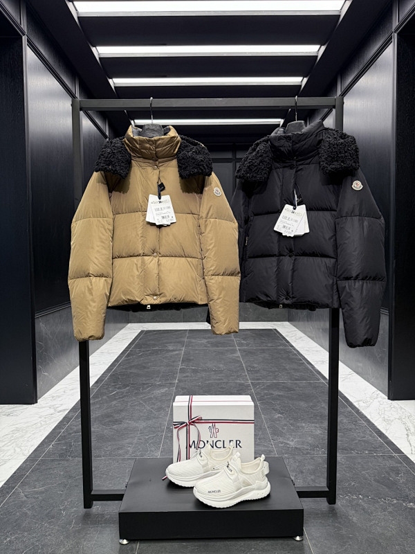MONCLER PUFFERS (80)