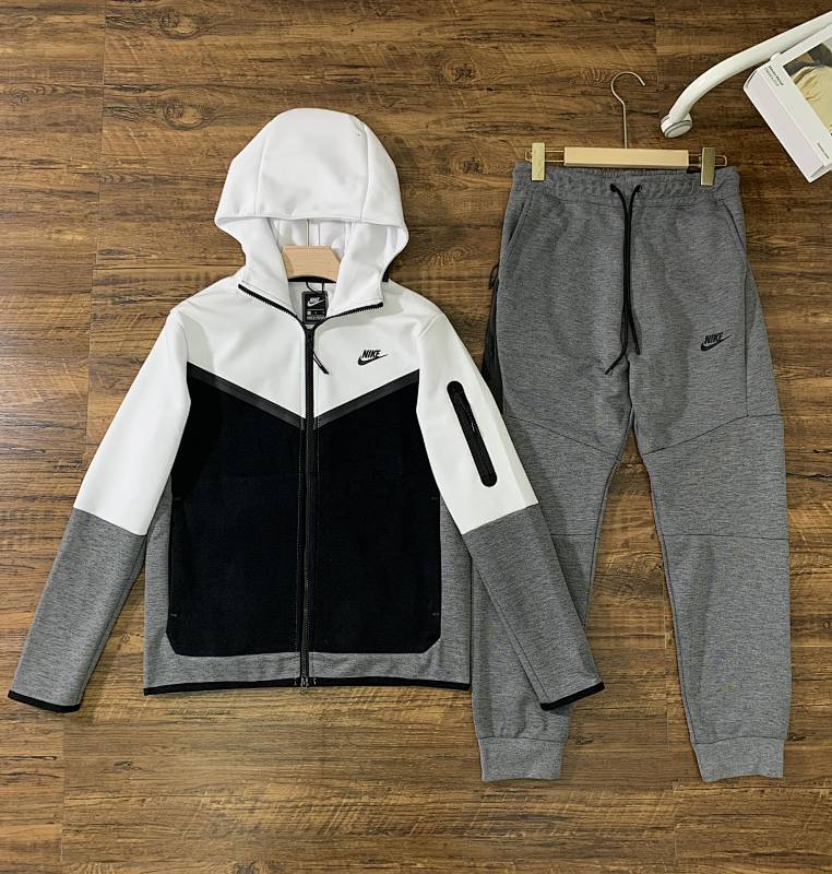NIKE SETS