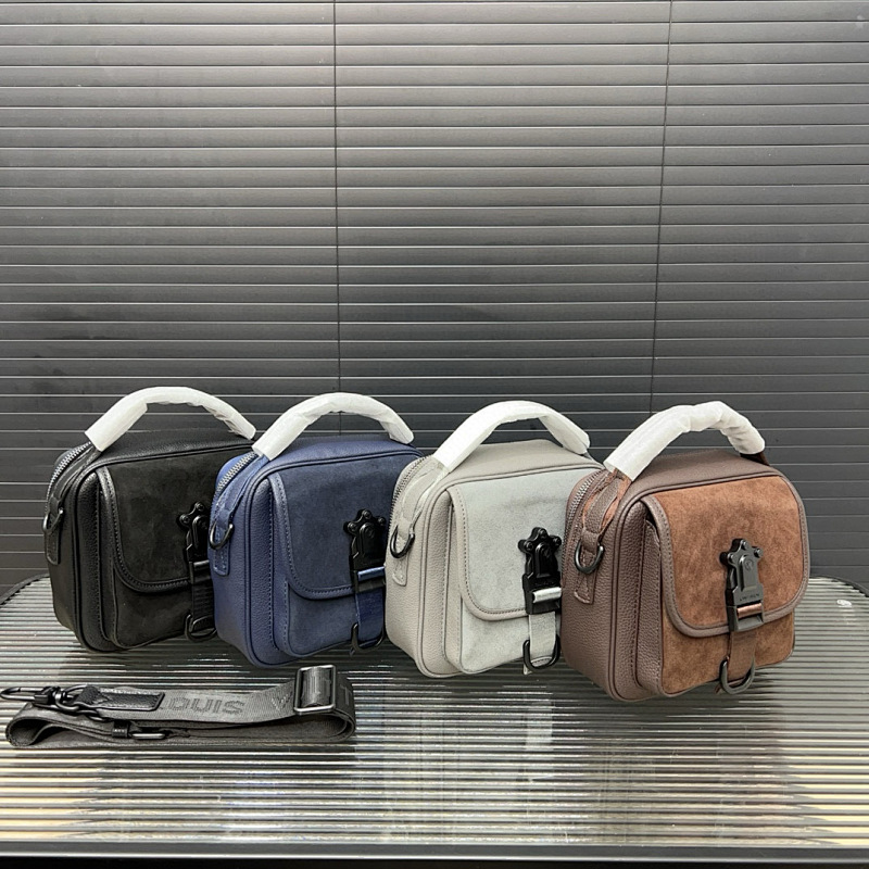 LOUIS VUITTON BAGS (525)