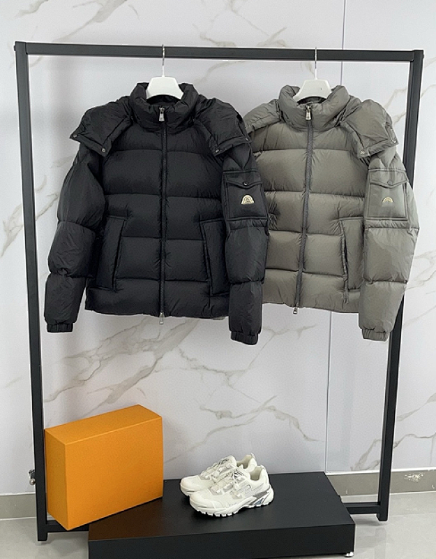 MONCLER PUFFERS (124)