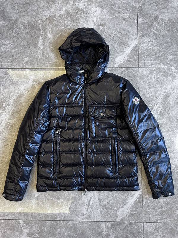 MONCLER PUFFERS (196)