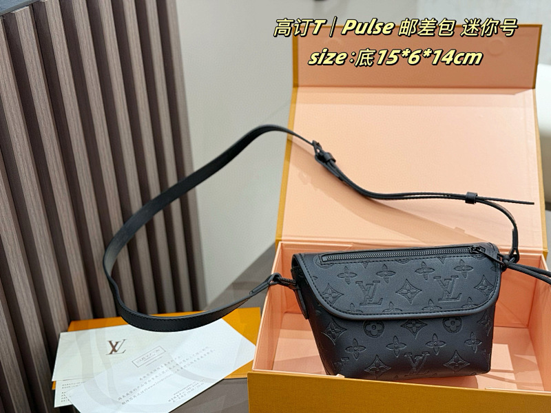 LOUIS VUITTON BAGS (358)