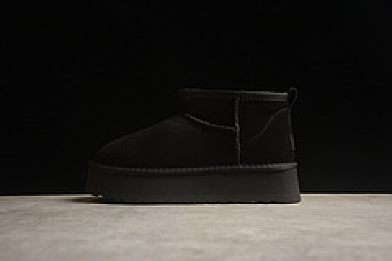 UGG Platform Short Snow Boots