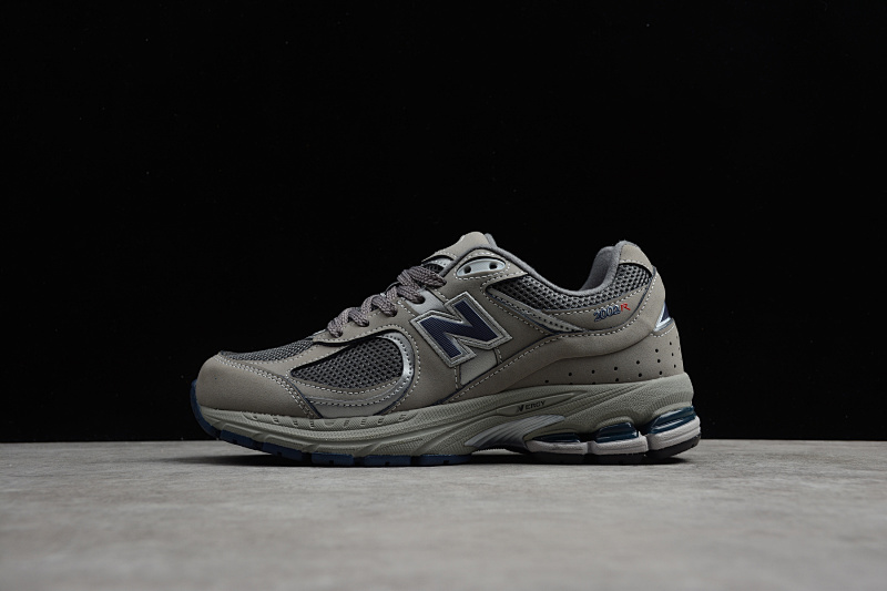 NEW BALANCE NB 2002R