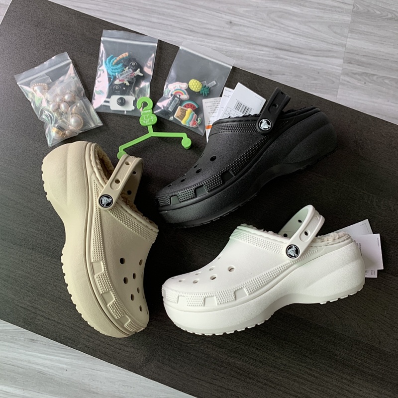 CROCS Classic Clog (2)