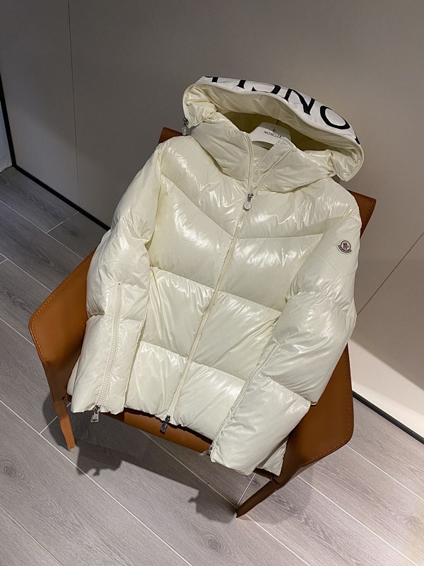 MONCLER PUFFERS (128)