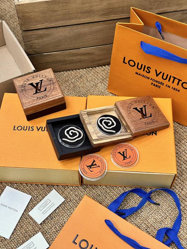 LOUIS VUITTON (388)